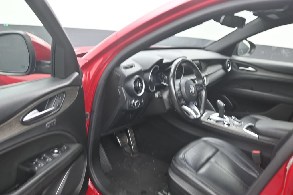 Used 2022 Alfa Romeo Stelvio Ti w/ Active Assist Plus Package AWD/4WD image 10