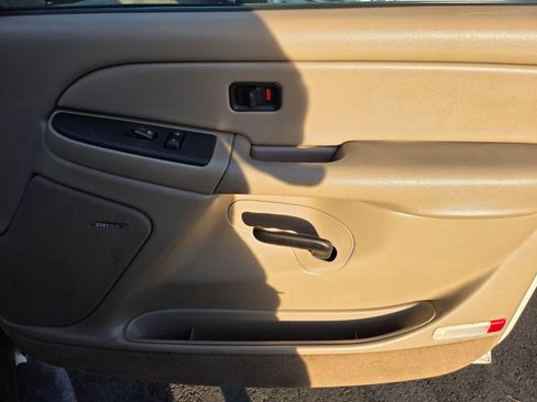 Used 2004 GMC Yukon XL SLT w/ Preferred Equipment Group image 16