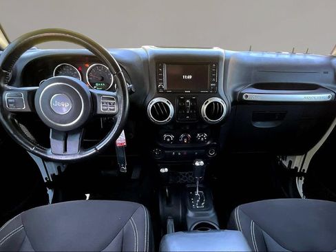 Used 2016 Jeep Wrangler Unlimited Sahara AWD/4WD image 7