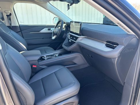 New 2026 Ford Explorer Active w/ Active Comfort Package image 15