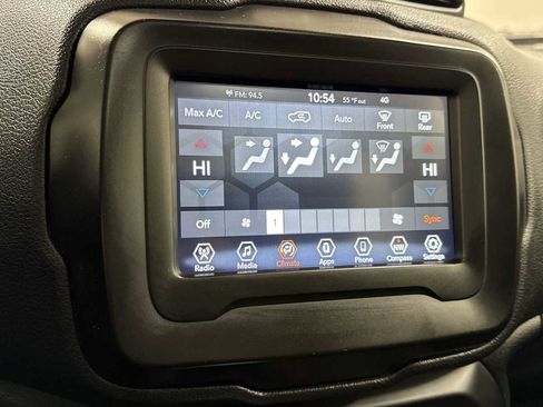 Used 2021 Jeep Renegade Latitude w/ Sun & Sound Group image 21