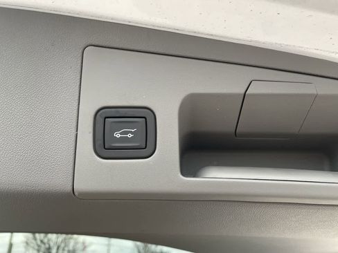 Certified 2023 Cadillac XT5 Premium Luxury w/ LPO, Floor Liner Package image 18