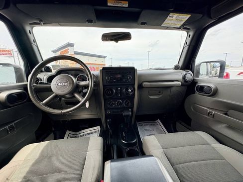 Used 2007 Jeep Wrangler Unlimited Sahara AWD/4WD image 22