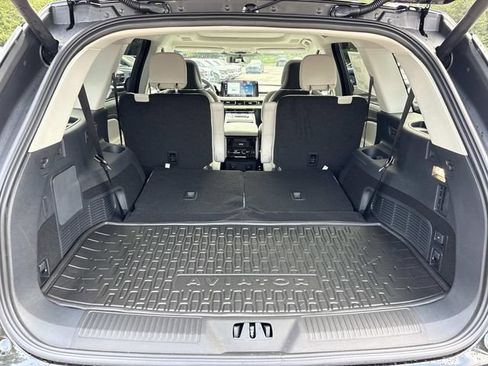 New 2026 Lincoln Aviator Reserve AWD/4WD image 12