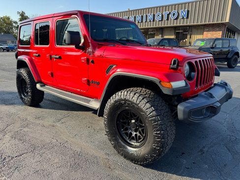 Used 2021 Jeep Wrangler Unlimited Sahara AWD/4WD image 9