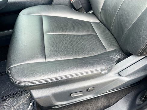 Used 2023 Ford Expedition XLT image 19