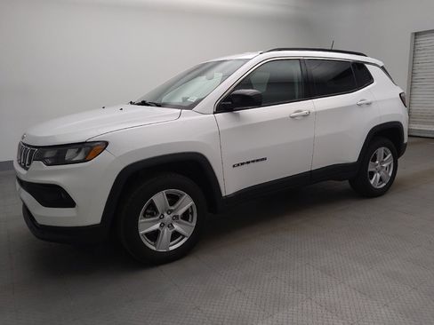 Used 2022 Jeep Compass Latitude w/ Mopar Graphics Package AWD/4WD image 2