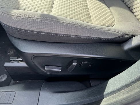 Used 2020 Ford Escape SE image 21