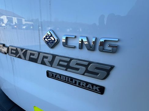 Used 2012 Chevrolet Express 2500 w/ Cold Climate Package image 7