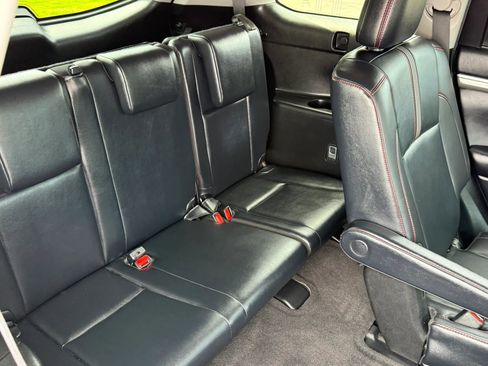 Used 2019 Toyota Highlander SE w/ Nightshade Edition image 26