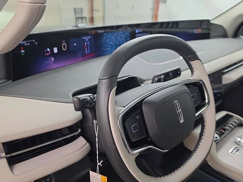 New 2026 Lincoln Navigator Reserve AWD/4WD image 5