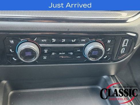 Used 2024 Chevrolet Silverado 2500 ZR2 w/ Technology Package image 32