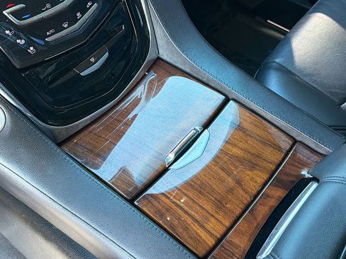 Used 2015 Cadillac Escalade Premium image 29