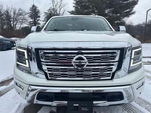 Used 2021 Nissan Titan SL w/ Moonroof Package image 2