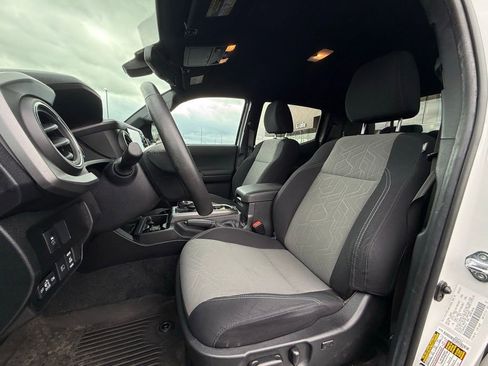 Used 2021 Toyota Tacoma TRD Sport w/ Technology Package image 20