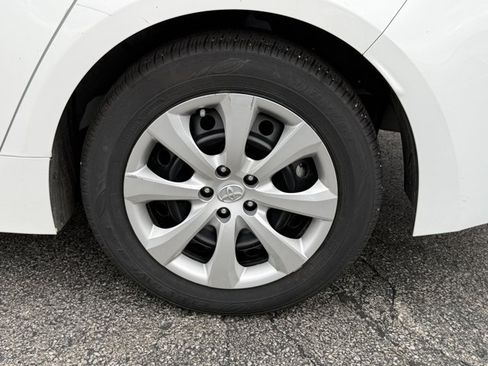 Used 2025 Toyota Corolla LE FWD image 9