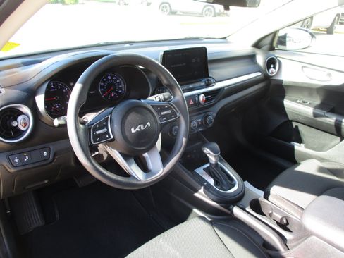 Used 2024 Kia Forte LXS w/ LXS Technology Package FWD image 8