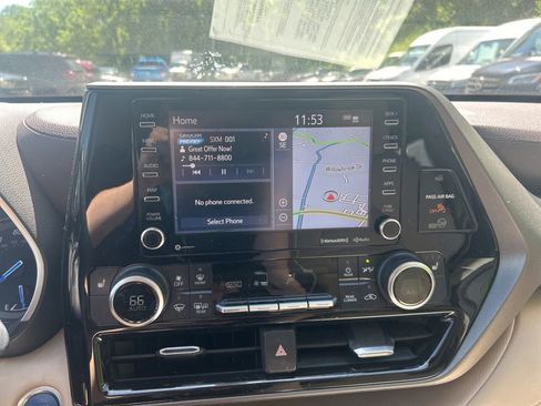 Used 2021 Toyota Highlander XLE AWD/4WD image 15
