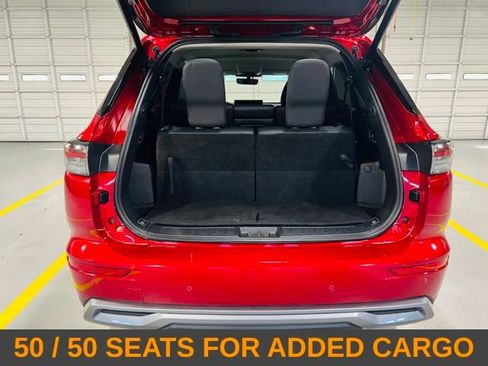 Used 2025 Mitsubishi Outlander SE FWD image 12