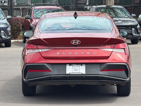 Certified 2024 Hyundai Elantra SEL FWD image 9