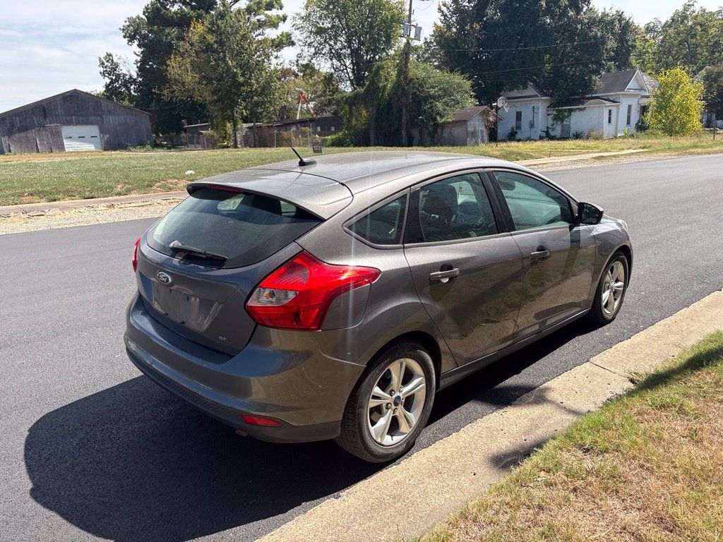 Used 2012 Ford Focus SE w/ SE Sport Pkg FWD image 6