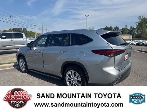 Used 2022 Toyota Highlander Limited image 5