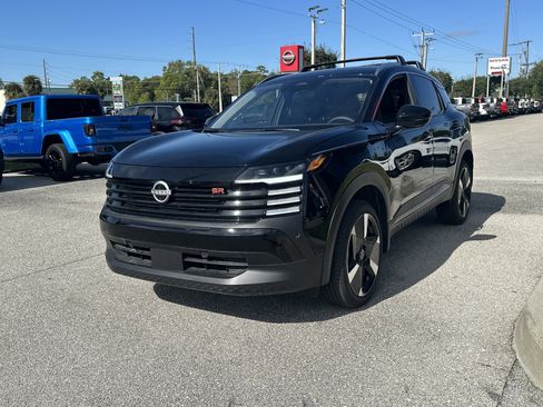 New 2026 Nissan Kicks SR FWD image 2