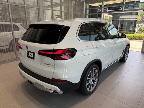 New 2026 BMW X5 xDrive50e AWD/4WD image 6
