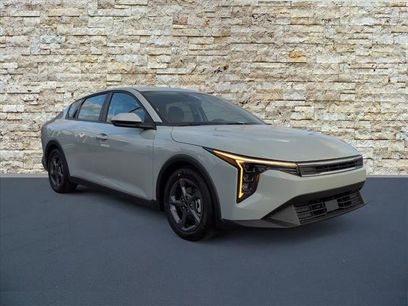 New 2025 Kia K4 LXS