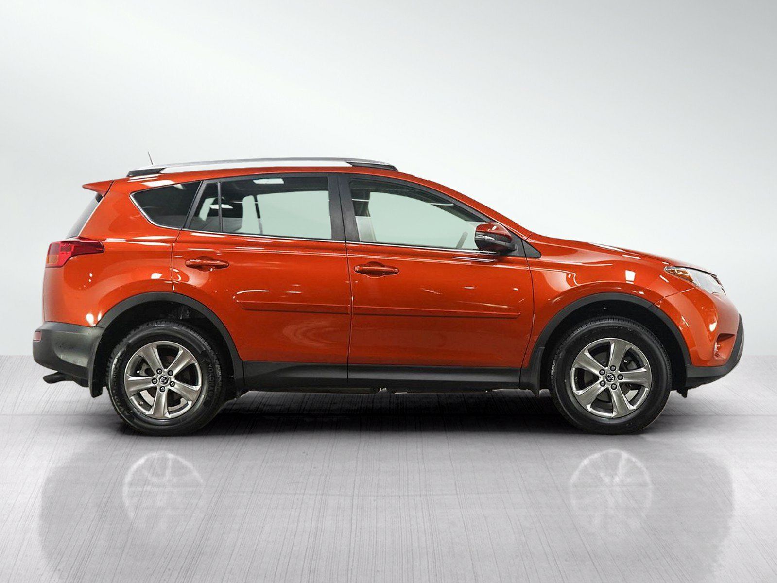 Used 2015 Toyota RAV4 XLE AWD/4WD image 7