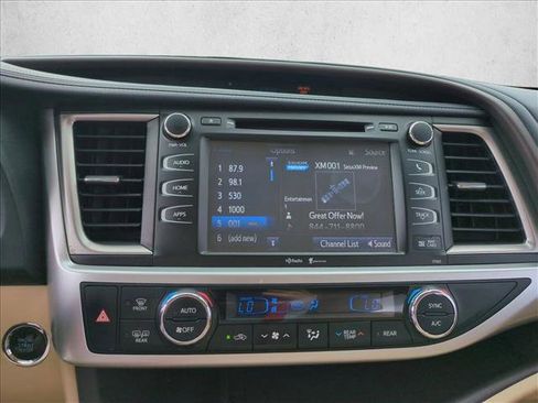 Used 2015 Toyota Highlander XLE image 14