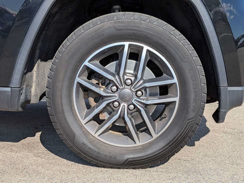 Used 2020 Jeep Grand Cherokee Limited AWD/4WD image 13