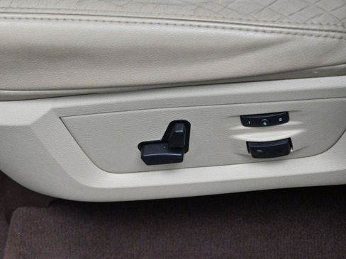 Used 2016 RAM 1500 Laramie w/ Convenience Group image 12