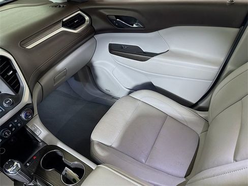 Used 2018 GMC Acadia SLT image 23