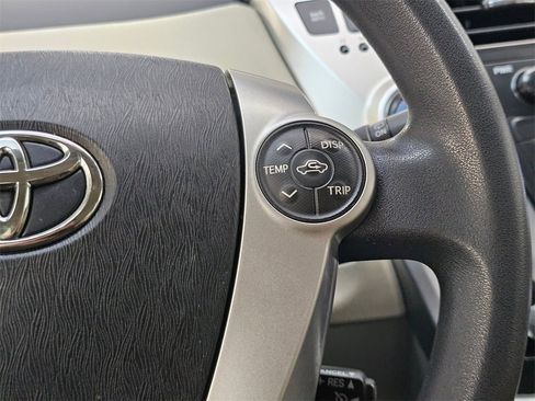 Used 2014 Toyota Prius V Three image 29