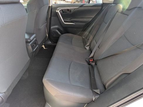 Used 2022 Toyota RAV4 LE AWD/4WD image 17