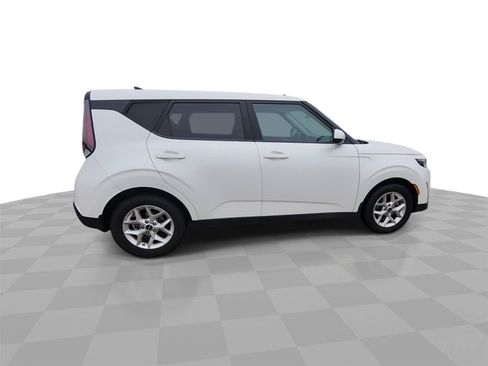 Used 2023 Kia Soul LX w/ LX Technology Package FWD image 9