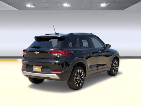 Used 2026 Chevrolet TrailBlazer LT AWD/4WD image 9