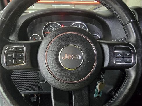 Used 2015 Jeep Wrangler Unlimited Sahara w/ Dual Top Group AWD/4WD image 25