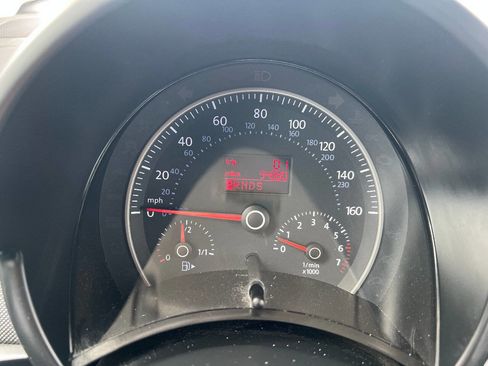 Used 2009 Volkswagen Beetle S image 32