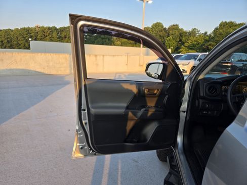 Used 2023 Toyota Tacoma SR AWD/4WD image 11
