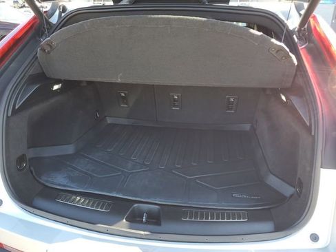 Used 2022 Cadillac XT4 Premium Luxury w/ Enhanced Visibility Package image 10