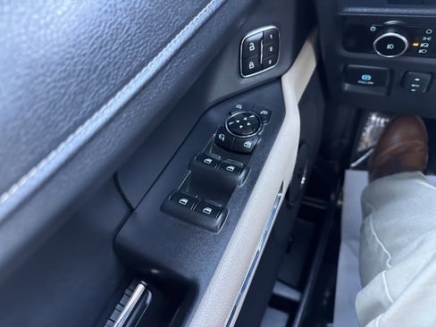 Used 2023 Ford Expedition Limited image 31