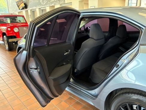 Used 2020 Toyota Corolla LE FWD image 22