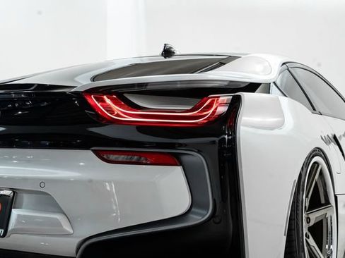 Used 2014 BMW i8 image 12