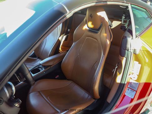 Used 2019 Ferrari Portofino image 39