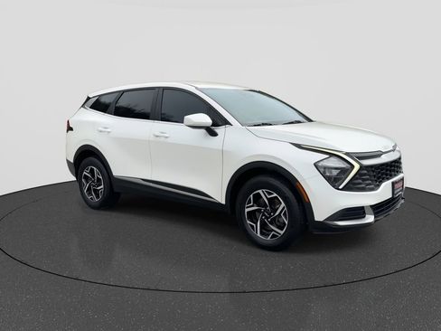 Used 2023 Kia Sportage LX AWD/4WD image 2