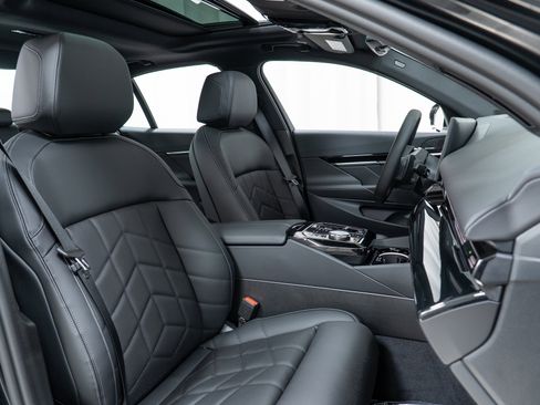 New 2026 BMW 530i xDrive w/ Premium Package image 22