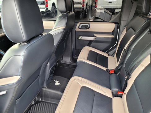 Used 2023 Ford Bronco Wildtrak image 9