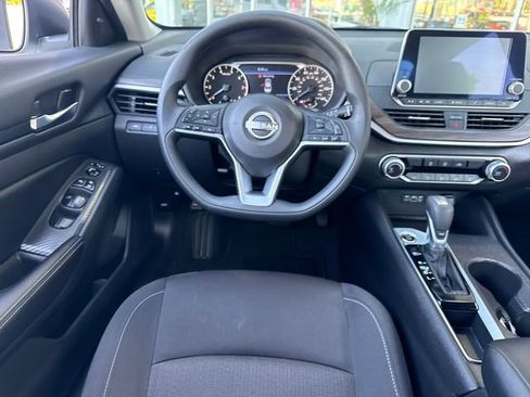 Used 2025 Nissan Altima 2.5 SV image 13